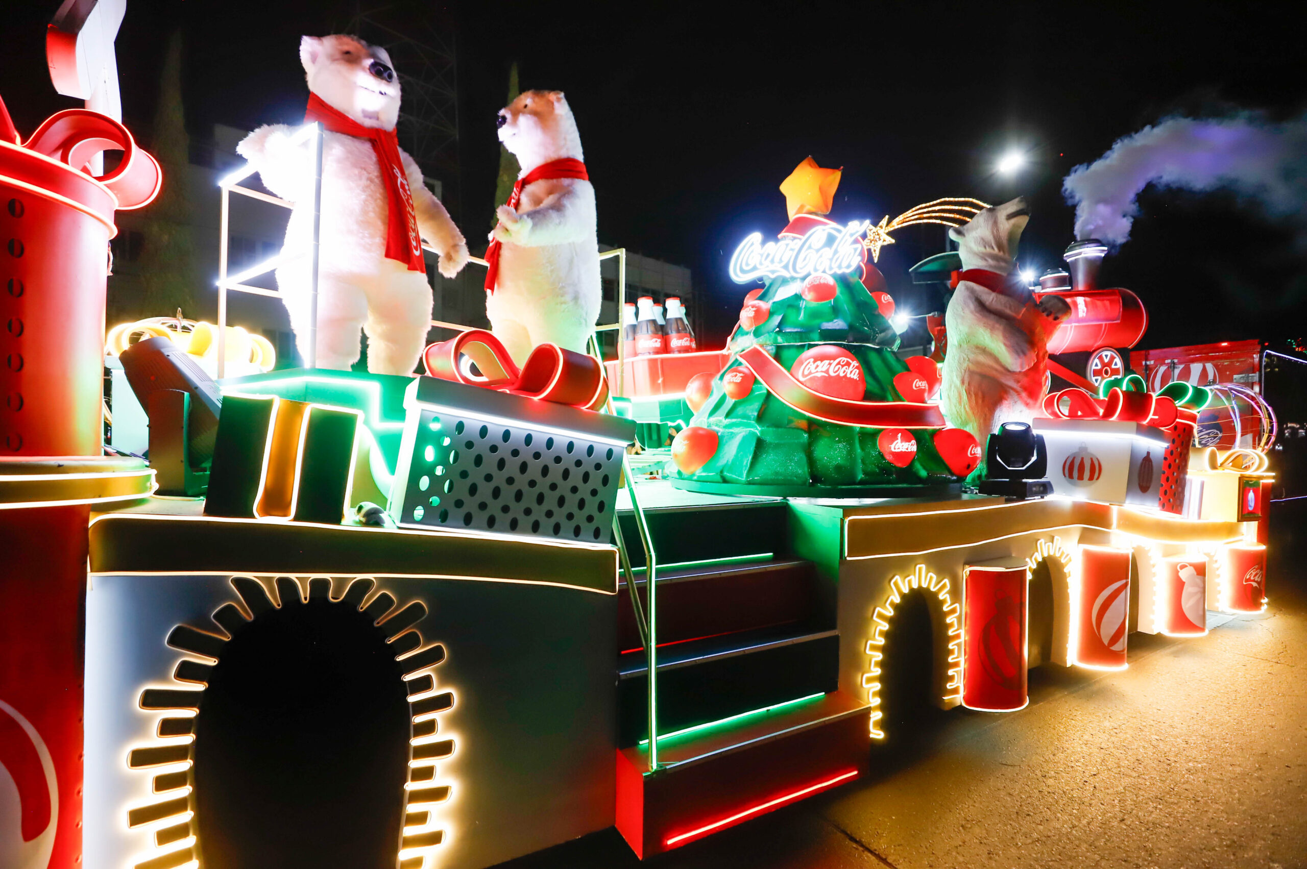 La Caravana Coca Cola Llegó a León para Encender la Navidad